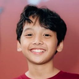 Keanu Azka 飾演 Little Satrio