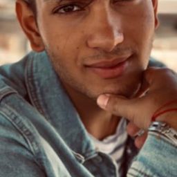 Gimi-Nicolae Covaci 飾演 Marius