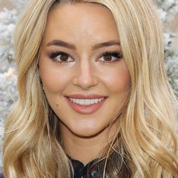 Hassie Harrison 飾演 Zephyr