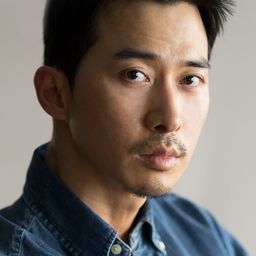 Lee Woon-san 飾演 Manager