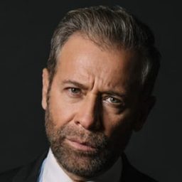 Juan Manuel Bernal 飾演 Vengador