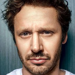 班傑明·范庫納 飾演 Jimmy