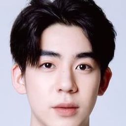 Pornpipat Kunisorn 飾演 Sol