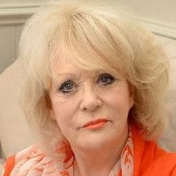 Sherrie Hewson 飾演 Self