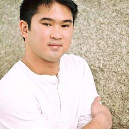 Ben Bunnag 飾演 Party Patron