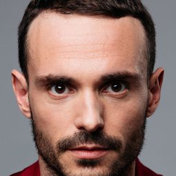 杰宏姆·尼耶 飾演 Stéphane