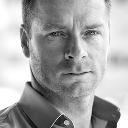 Hinnerk Schönemann 飾演 Kommissar Peters