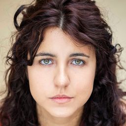 Chiara Cavaliere 飾演 Barwoman