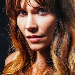 Allison Lange 飾演 Sophie