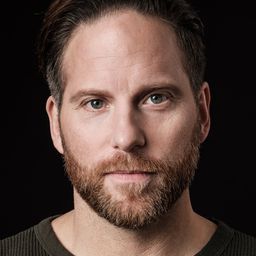 Göran Gillinger 飾演 Leo