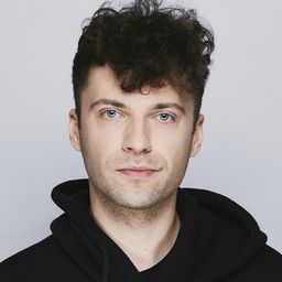 Šarūnas Zenkevičius 飾演 Anton Avdeitch