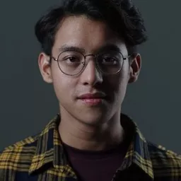 阿希多·普拉莫諾 飾演 Satrio