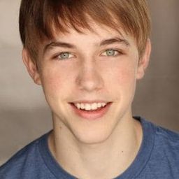 Cody Sullivan 飾演 Young Alex