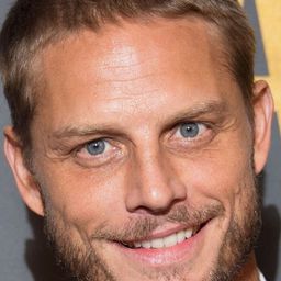 Arnaud Lemaire - 牀的另一邊演員 飾演Kevin