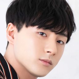 鈴木 崚汰 飾演 Morihito Otogi (voice)