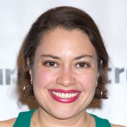 凡妮莎·艾思普莉嘉 - 來不及陪你長大演員 飾演Robin