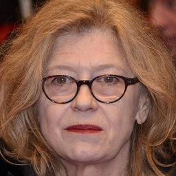 Lisa Kreuzer 飾演 Betty Freudenreich