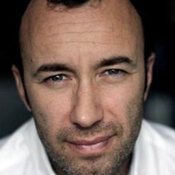 Thierry Lavat 飾演 Tinou