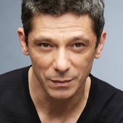 多米尼克·吉洛 飾演 