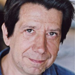 Jean-Luc Porraz 飾演 The gas station attendant