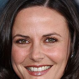 吉兒·卡荻絲 飾演 Maureen