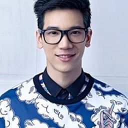 柯恩坎·蘇特科希斯 - 兩個爸爸演員 飾演TV Reporter (voice)