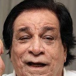 Kader Khan 飾演 Suneel