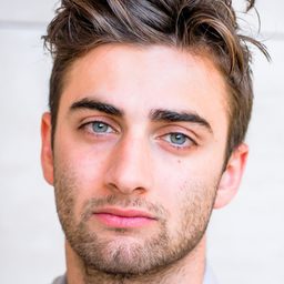 錫默·梅利吉澤 飾演 Tamerlan Tsarnaev