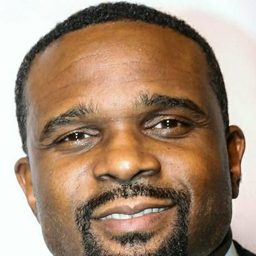 Darius McCrary 飾演 Officer Hardaway