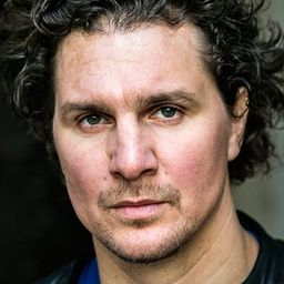 Nagy Ervin - 狗眼看人間演員 飾演Butcher