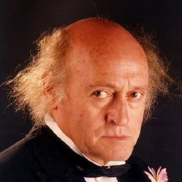 Víctor Israel 飾演 Sheriff