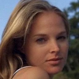 Mandy Schaffer 飾演 Lindsay