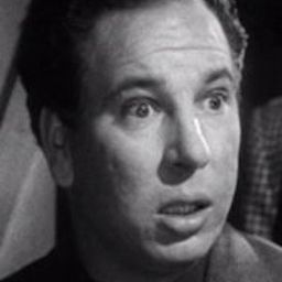 Michael Balfour 飾演 Mr. McCress