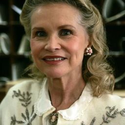 Grethe Fox - 好名聲演員 飾演Librarian (Voice)