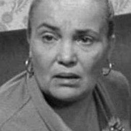 Deddi Savagnone 飾演 