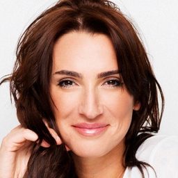 Lara Martorell - 吻到未來演員 飾演