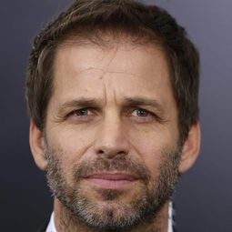 薩克薜達 飾演 Self