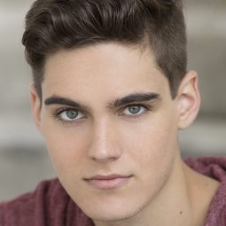 尼克·梅里科 飾演 Jorge