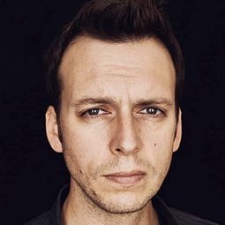 Ksawery Szlenkier - 率性女神演員 飾演Adam