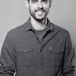 安吉爾·高梅茲·赫南德茲 - Behind導演