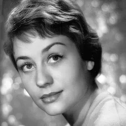 Annie Girardot 飾演 Colette