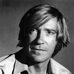 大衛·華納 飾演 Dr Mead