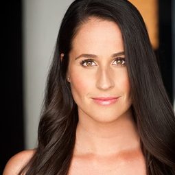 Katy Davis 飾演 Jean Goodman