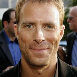 Daniel Travis 飾演 Daniel Kintner