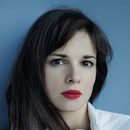 Evgenia Dimitropoulou 飾演 Marianna