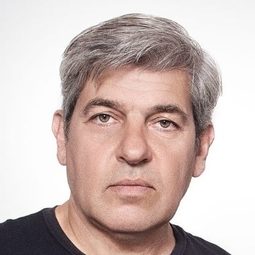 克洛迪歐·馬汀尼茲·貝爾 飾演 Dr. Echezábal