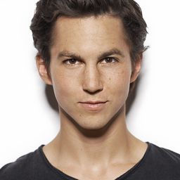 提姆奧拉佛舒茲 飾演 Philipp