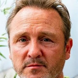 拉斯蘭夫 - 針孔正義演員 飾演Journalist