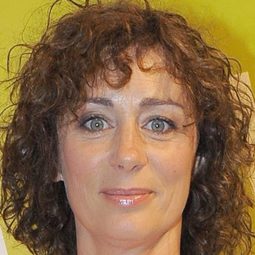 伊莎貝爾坎德利爾 飾演 Mme Chavanges