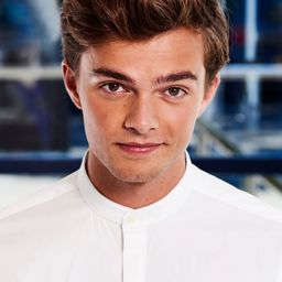 巴迪·維達 飾演 Yannick